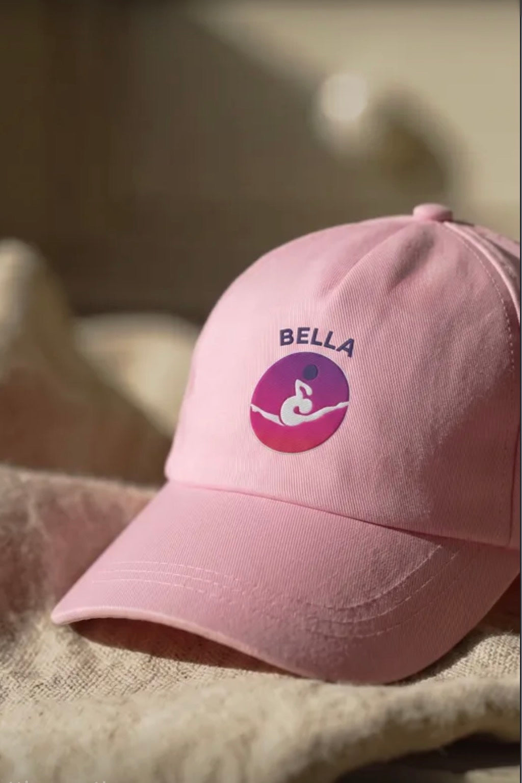 Шапка с козирка BELLA