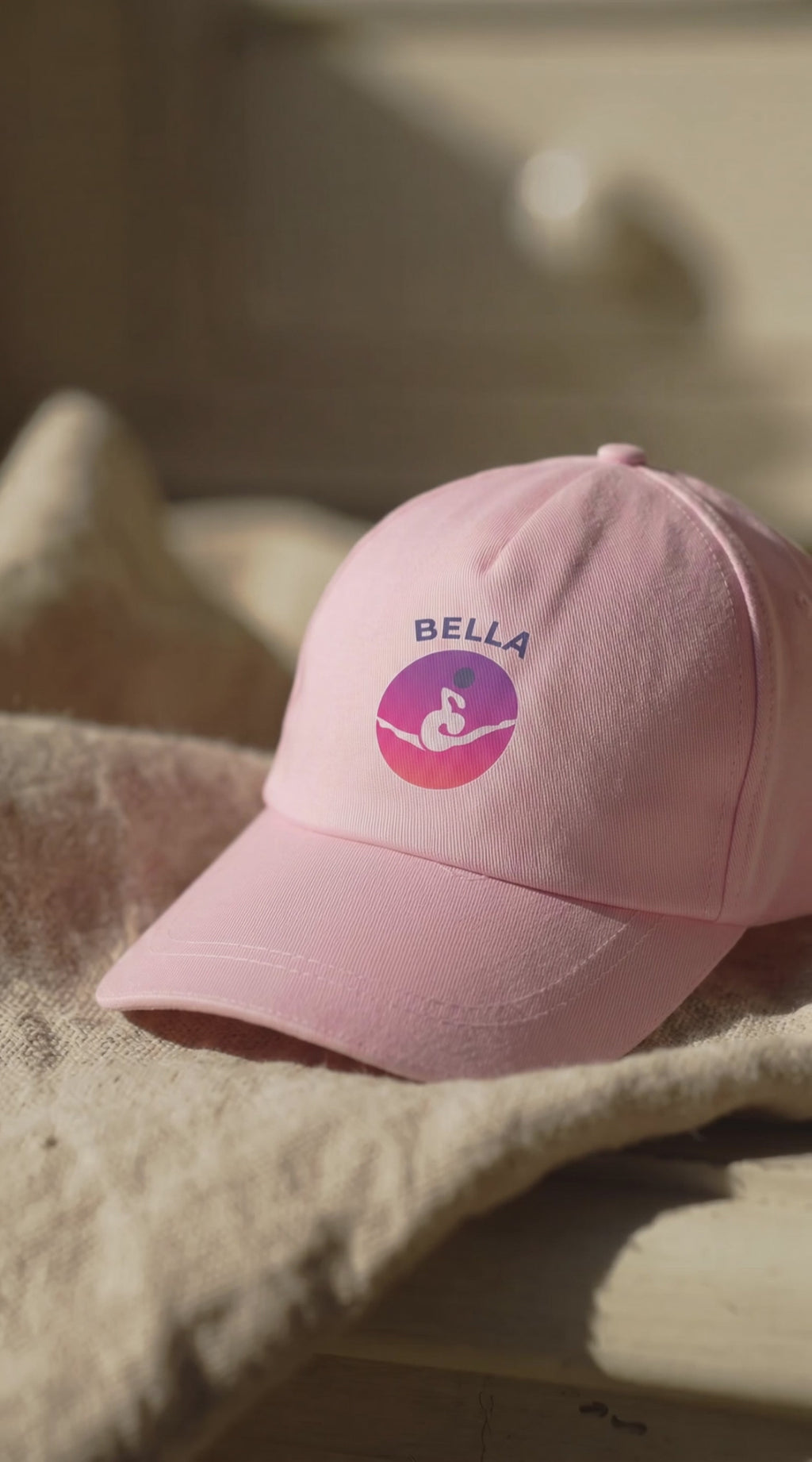 Шапка с козирка BELLA